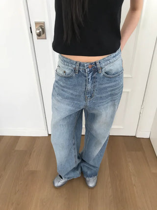 (Unisex) Distressed Wash Wide Jeans