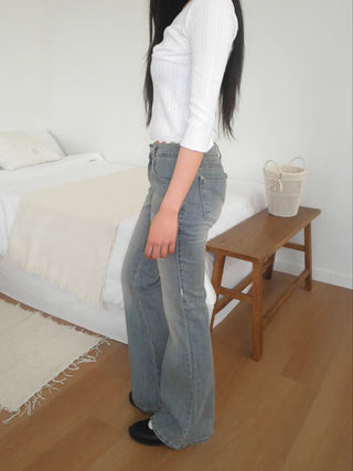 Stitched low-rise jeans
