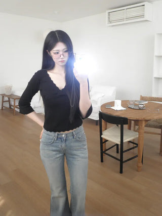 (2 colors) Lace punching mid-length T-shirt