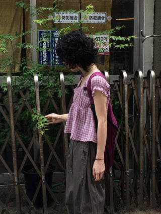 Wide-leg pants with elastic waistband and slits
