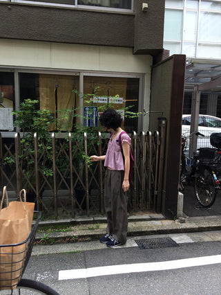Wide-leg pants with elastic waistband and slits