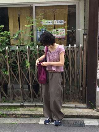 Wide-leg pants with elastic waistband and slits