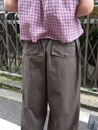 Wide-leg pants with elastic waistband and slits
