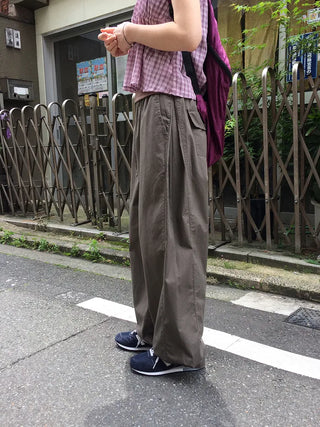 Wide-leg pants with elastic waistband and slits