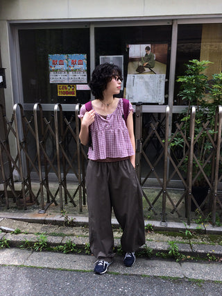 Wide-leg pants with elastic waistband and slits