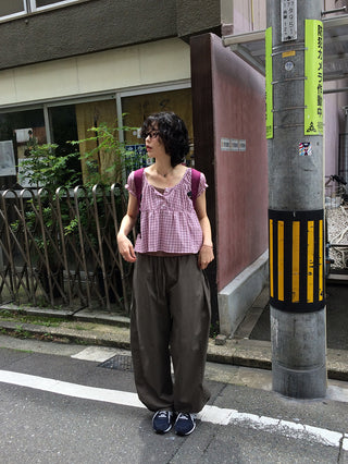 Wide-leg pants with elastic waistband and slits