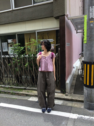Wide-leg pants with elastic waistband and slits