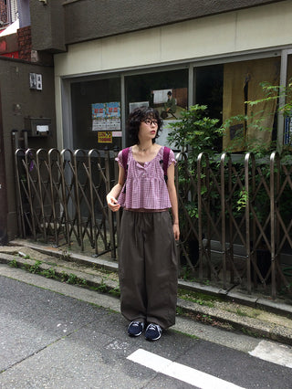 Wide-leg pants with elastic waistband and slits