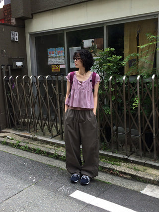 Wide-leg pants with elastic waistband and slits