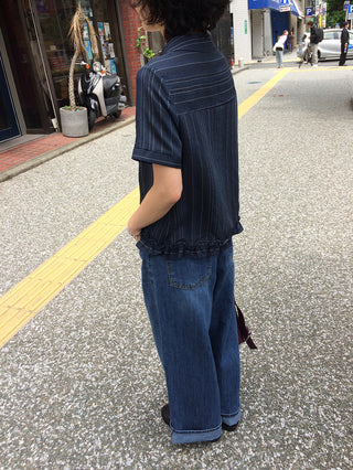 Flower button stripe border short-sleeved blouse