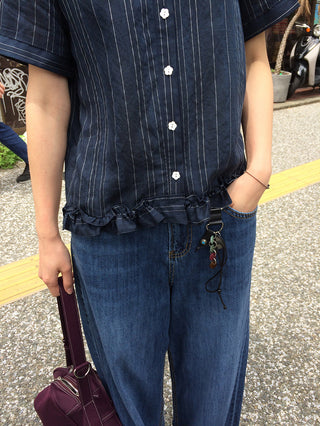 Flower button stripe border short-sleeved blouse