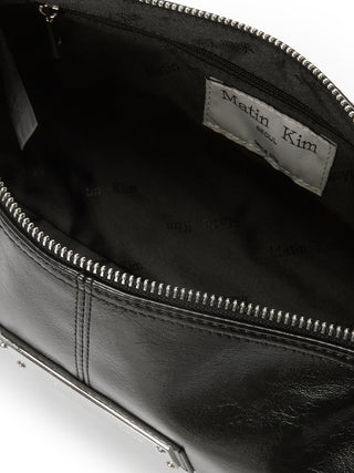 BUCKLE STRAP SHOULDER BAG IN BLACK