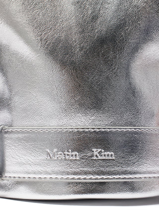 BELTED MINI BUCKET BAG IN SILVER
