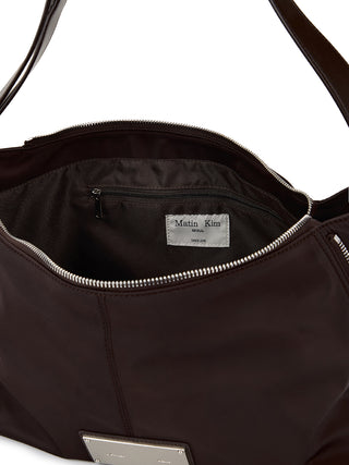 SIDE ZIPPER FABRIC SHOULDER BAG IN BROWN