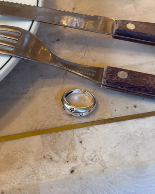 Star Pattern Round Ring