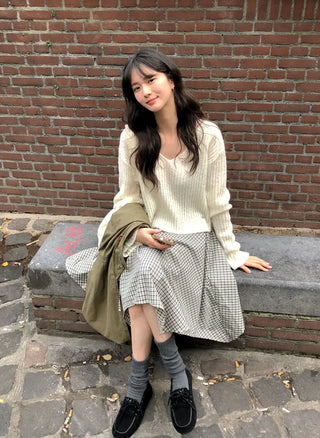 (3 colors) V-neck cropped knit