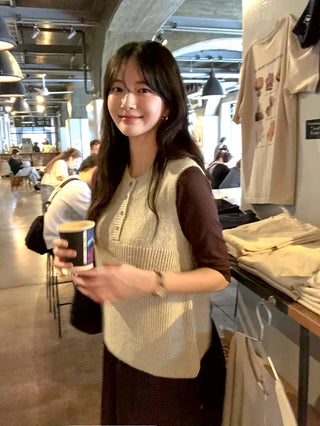 (2 colors) Button-up knit vest