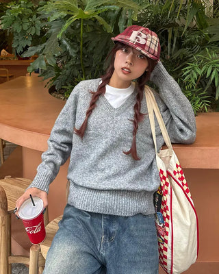 Oval Tag V-Neck Raglan Shoulder Knit Sweater