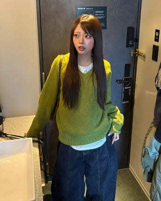 V-neck ribbed hem loose sweater
