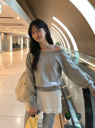 One-shoulder lettering sweatshirt