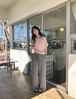 One-shoulder oversized sweatshirt