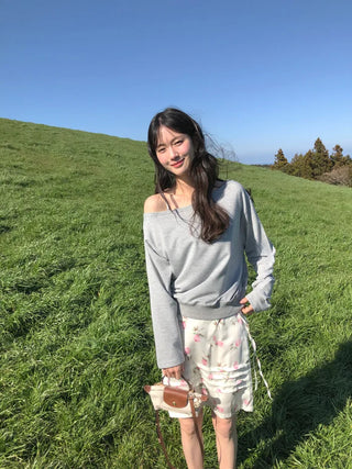 One-shoulder oversized sweatshirt