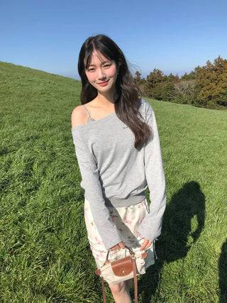 One-shoulder oversized sweatshirt