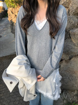 Deep V-neck knit