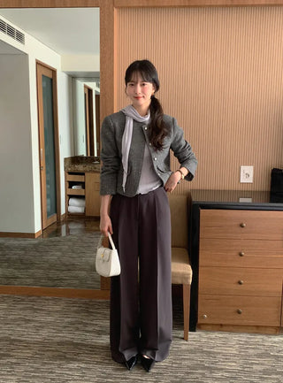 Wide-leg slacks with one pleat
