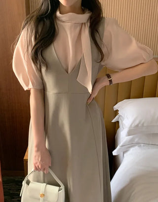 Short-sleeved blouse with puff tie