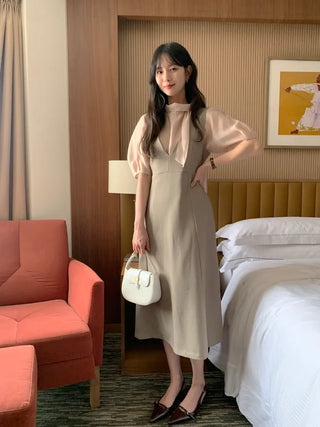 Short-sleeved blouse with puff tie
