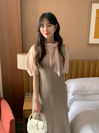 Short-sleeved blouse with puff tie
