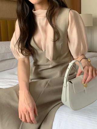 Short-sleeved blouse with puff tie