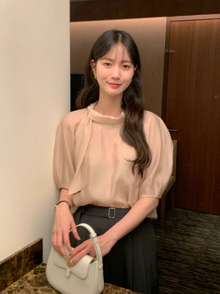 Short-sleeved blouse with puff tie