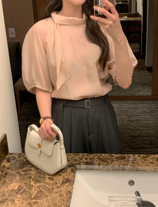 Short-sleeved blouse with puff tie
