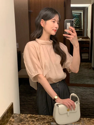 Short-sleeved blouse with puff tie