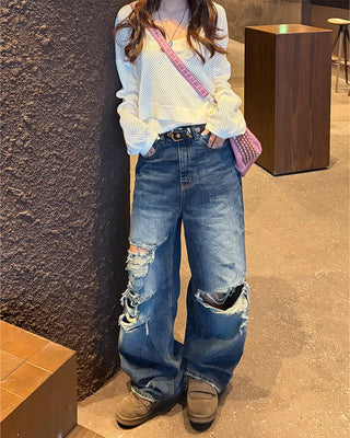 Wide distressed curved jeans