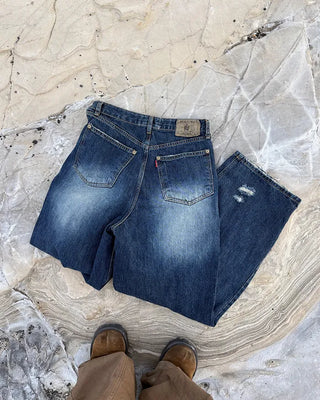 Wide distressed curved jeans