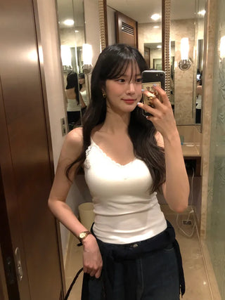 (4 colors) [Built-in cap] Lace sleeveless top