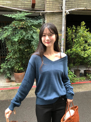 [4 colors] V-neck sleeveless knit