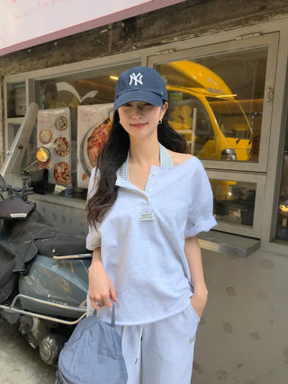 [2 colors] One-shoulder button T-shirt