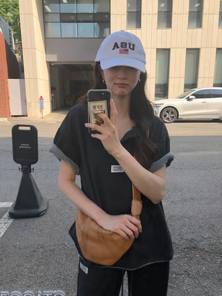 [2 colors] One-shoulder button T-shirt