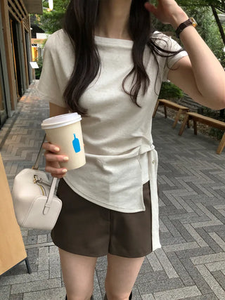 [2 colors] Loose-fitting check off-shoulder shirred puff sleeve blouse