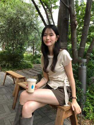 [2 colors] Loose-fitting check off-shoulder shirred puff sleeve blouse