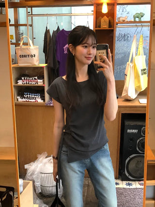 [2 colors] Loose-fitting check off-shoulder shirred puff sleeve blouse