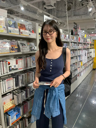 [4 colors] Two-button sleeveless shirt