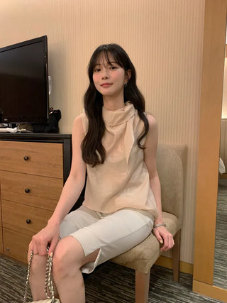 [3 colors] Two-button sleeveless shirt