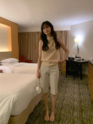[3 colors] Two-button sleeveless shirt