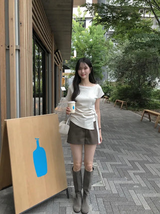 [2 colors] Loose-fitting check off-shoulder shirred puff sleeve blouse