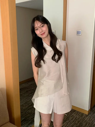 [2 colors] Tie-neck sleeveless blouse
